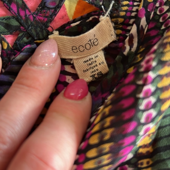 💜💚🖤Ecotè high low flowy shear top - Picture 2 of 8